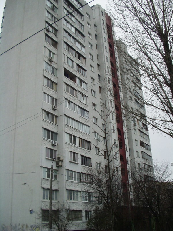 Киев, Салютная ул., 42/46