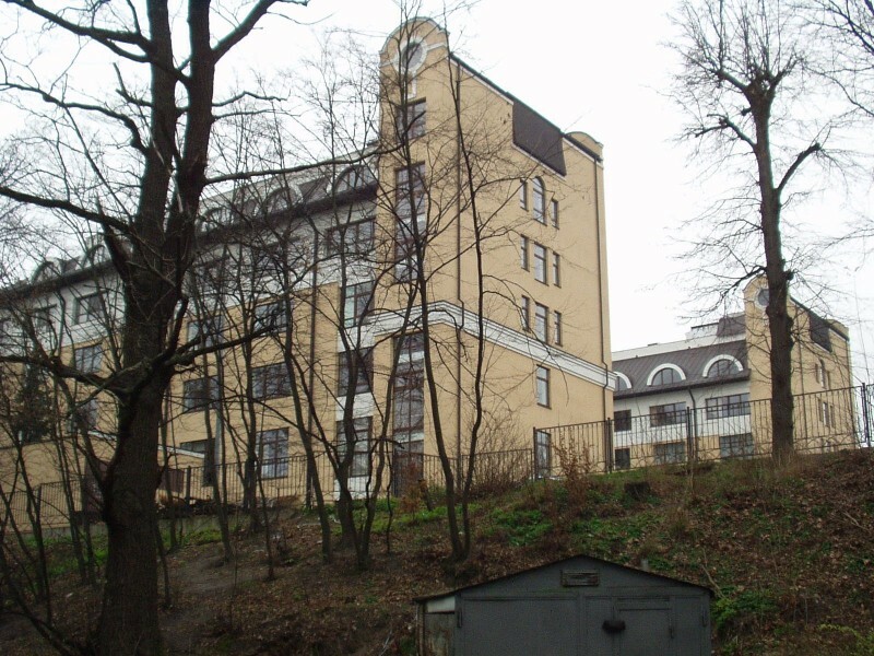 Київ, Авіаконструктора Ігоря Сікорського вул., 8