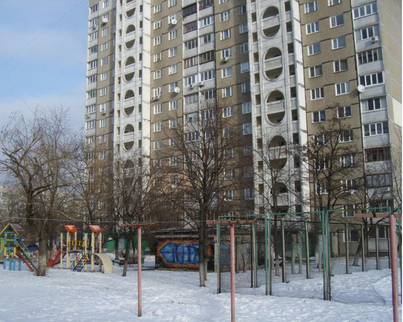 Київ, Райдужна вул., 63