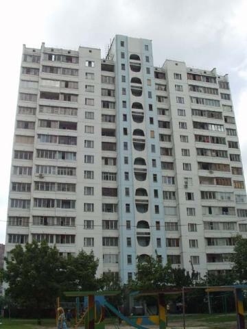 Киев, Ревуцкого ул., 23