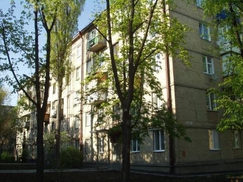 Київ, Пітерська вул., 6