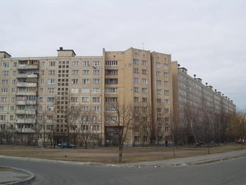 Київ, Прирічна вул., 5