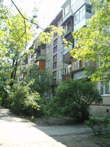 Київ, Будівельників вул., 15