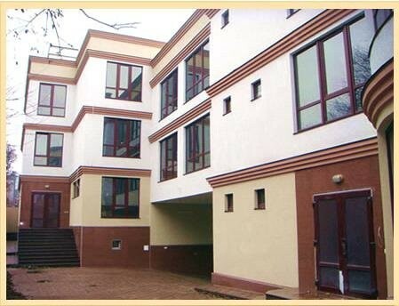 Київ, Хотівська вул., 4