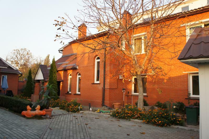 Киевская обл., Бучанский район, пгт Коцюбинское, Парижский пер., 15
