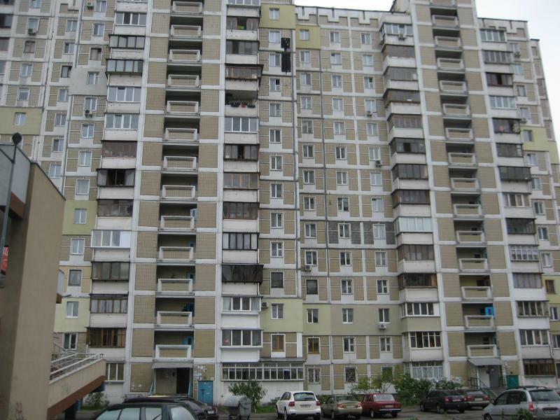 Киев, Ревуцкого ул., 44