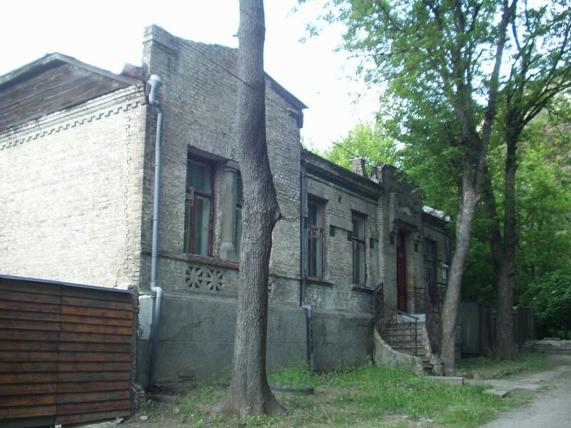 Київ, Квітучий пров., 4