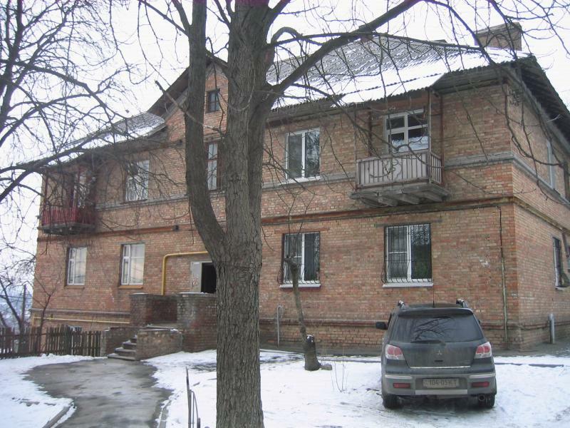 Київ, Лисичанська вул., 33