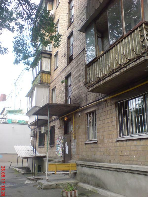 Київ, Оболонська вул., 31