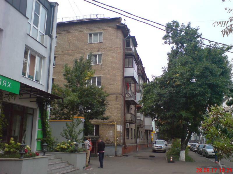 Київ, Оболонська вул., 31