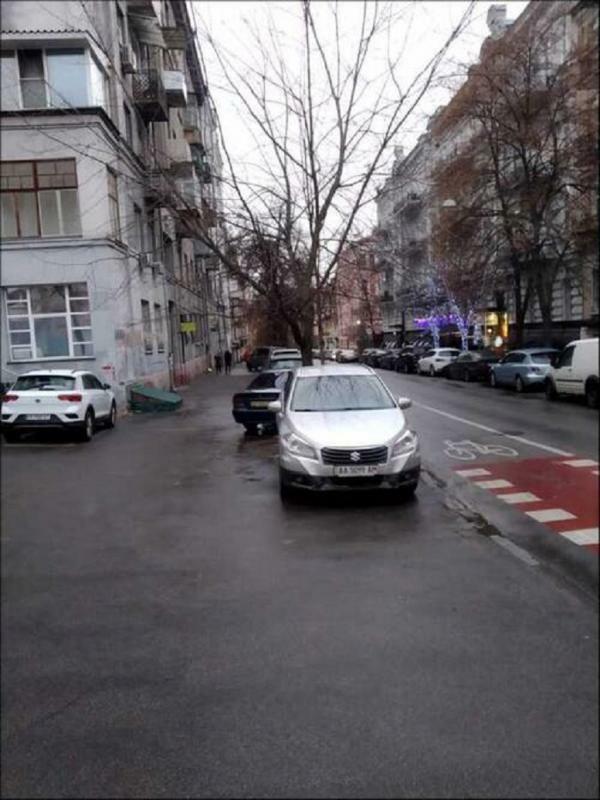 Київ, В'ячеслава Липинського вул., 3