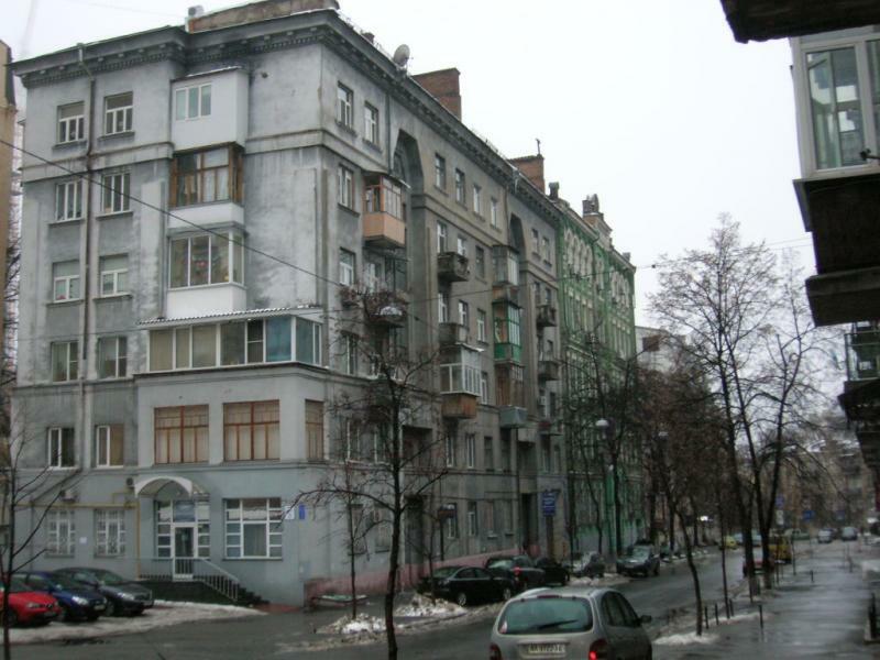 Київ, В'ячеслава Липинського вул., 3