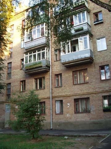 Київ, Кустанайська вул., 12