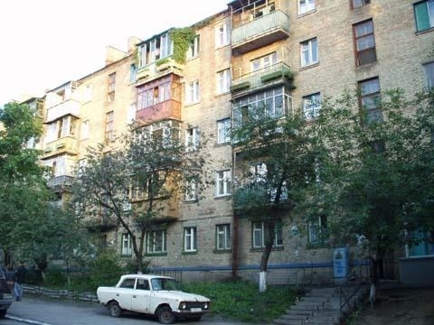 Київ, Кустанайська вул., 10