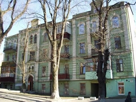Киев, Лабораторная ул., 11