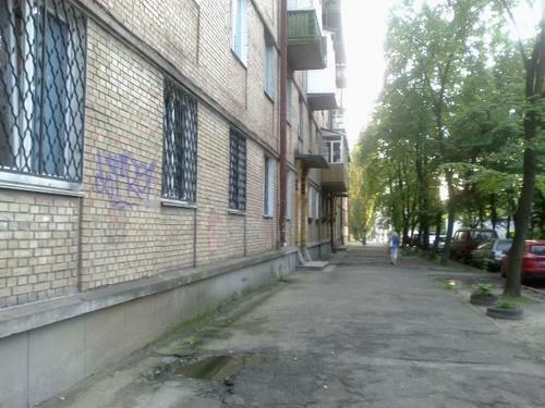 Київ, Адама Міцкевича вул., 6