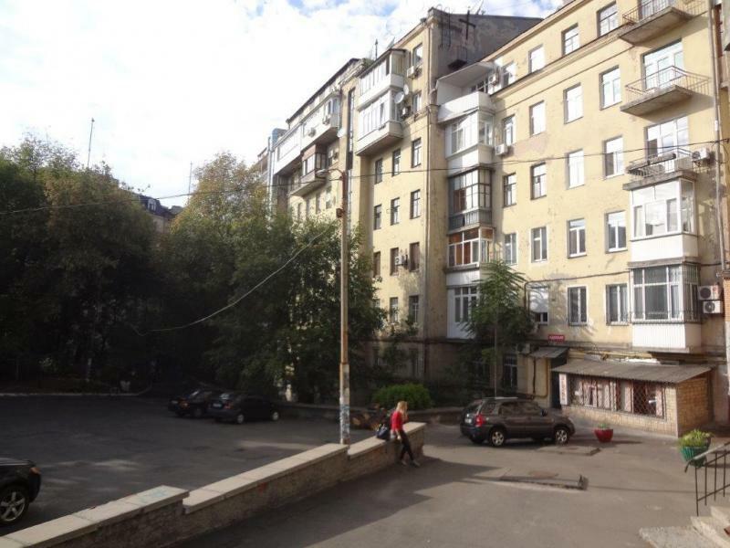 Киев, Льва Толстого ул., 25/2