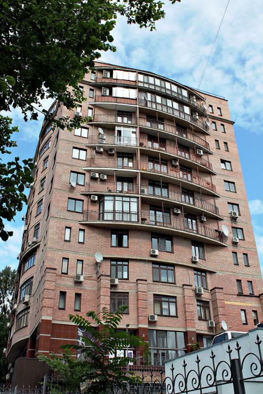 Оренда 3-кімнатної квартири 140 м², Тургенівська вул., 28А-30А