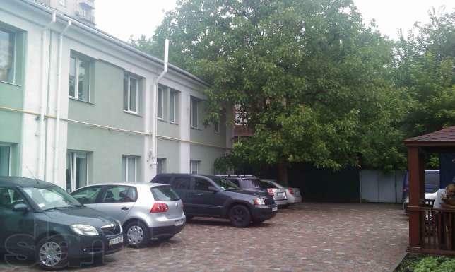 Київ, Тропініна вул., 4Б