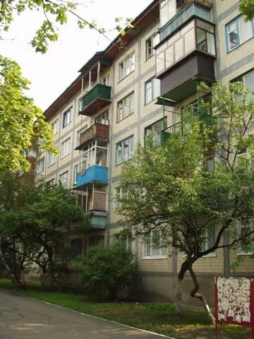 Київ, Праці бул., 3