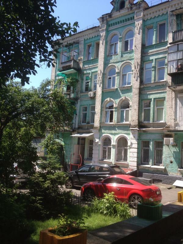 Київ, Тургенівська вул., 65