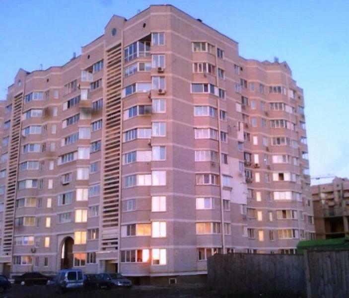 Киев, Тепличная ул., 38