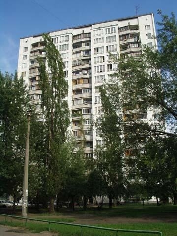 Київ, Мілютенка вул., 17Б