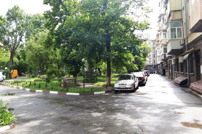Київ, Михайла Грушевського вул., 9