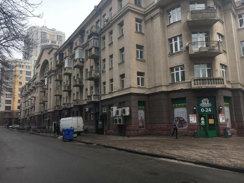Київ, Михайла Грушевського вул., 9