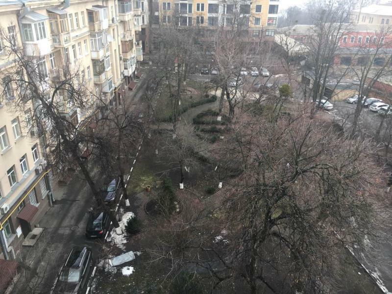 Київ, Михайла Грушевського вул., 9