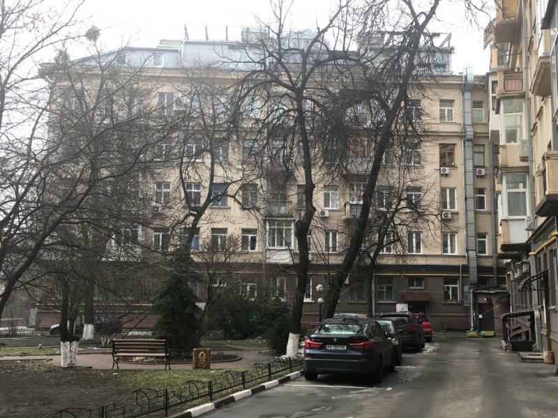 Київ, Михайла Грушевського вул., 9