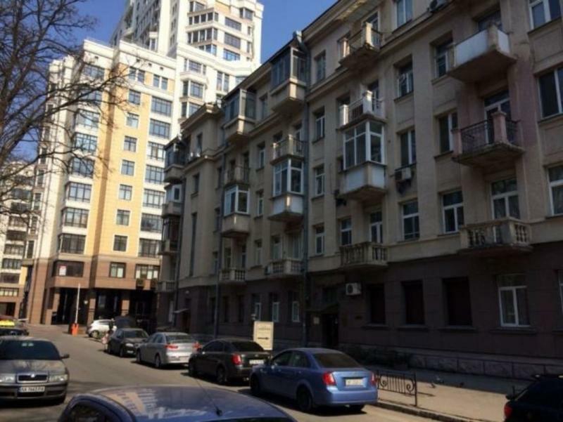 Київ, Михайла Грушевського вул., 9