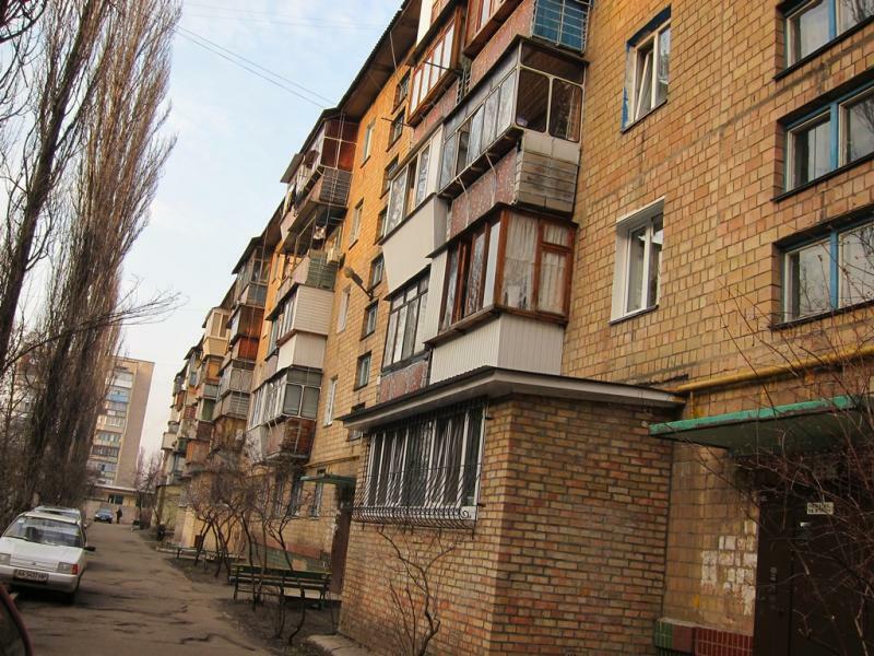 Київ, Петра Запорожця вул., 11В