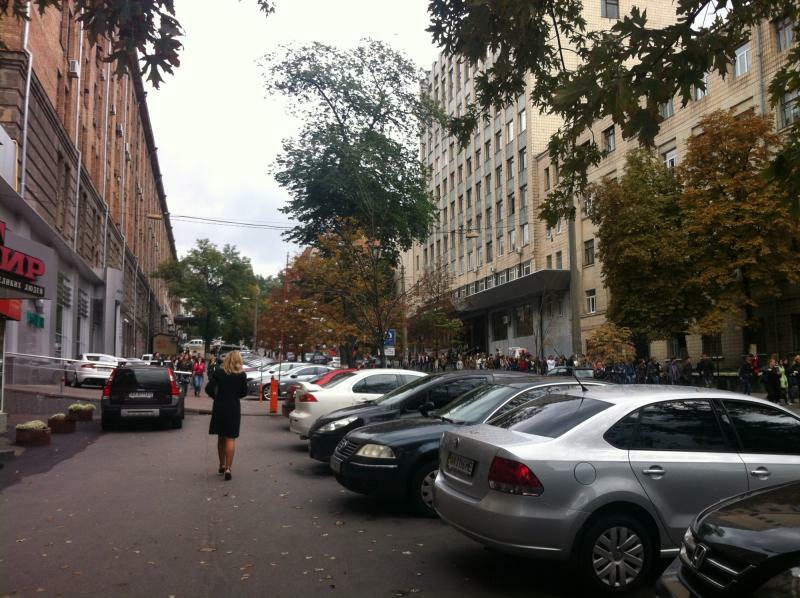 Київ, Фізкультури вул., 13