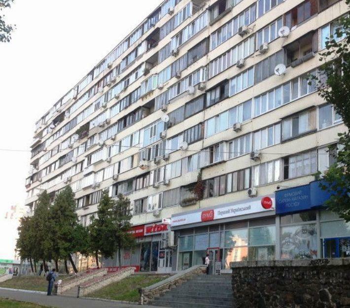 Київ, Велика Васильківська вул., 145