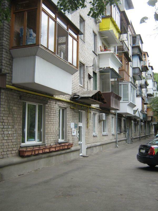 Киев, Лаврская ул., 8