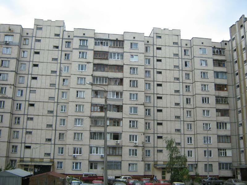 Киев, Ларисы Руденко ул., 7