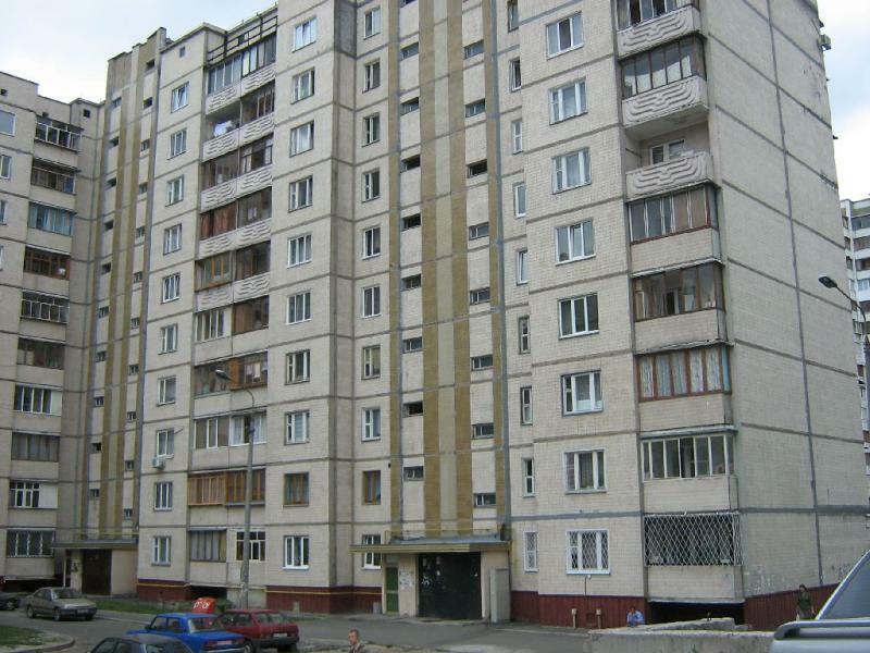 Киев, Ларисы Руденко ул., 7