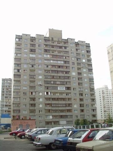 Киев, Ларисы Руденко ул., 3