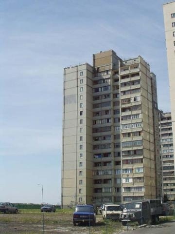 Киев, Ларисы Руденко ул., 10А
