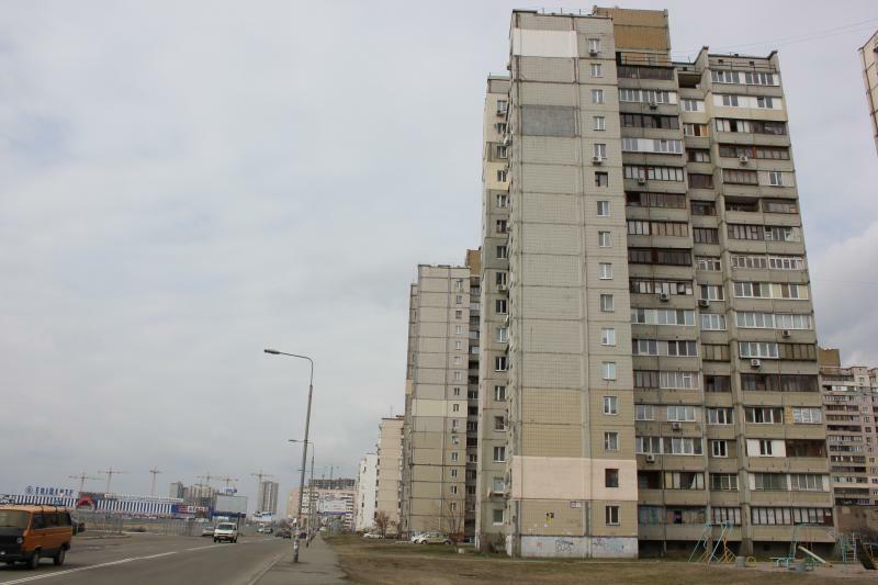 Киев, Ларисы Руденко ул., 10А