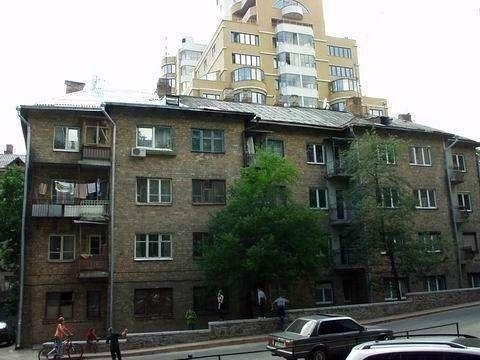Киев, Кропивницкого ул., 3