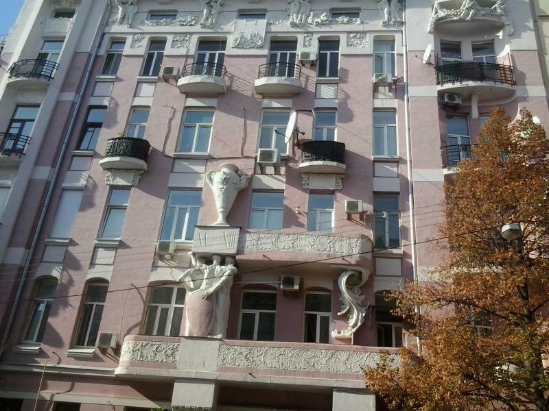 Київ, Костьольна вул., 7