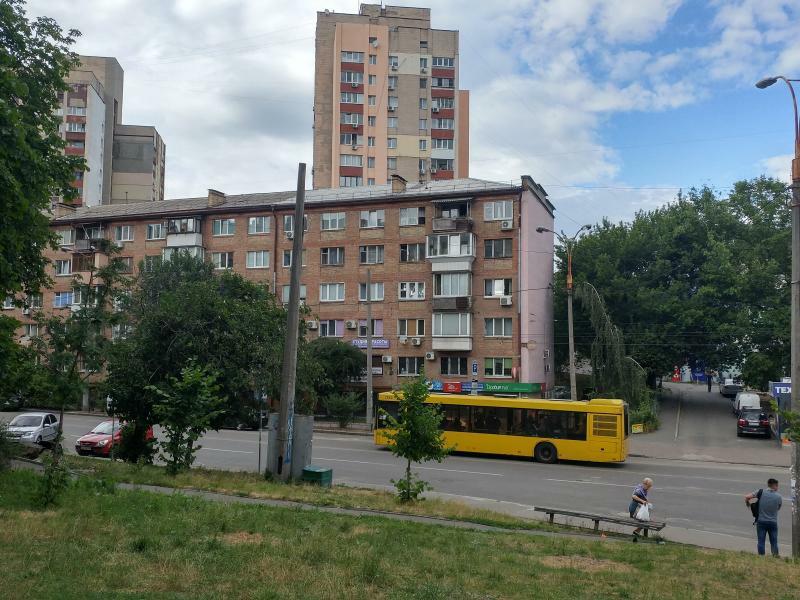 Київ, Білоруська вул., 10/18