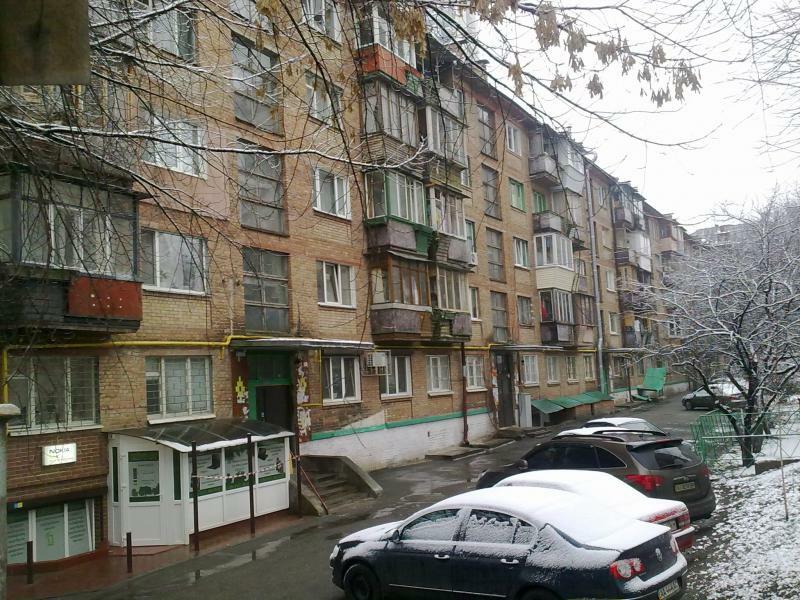 Київ, Білоруська вул., 10/18
