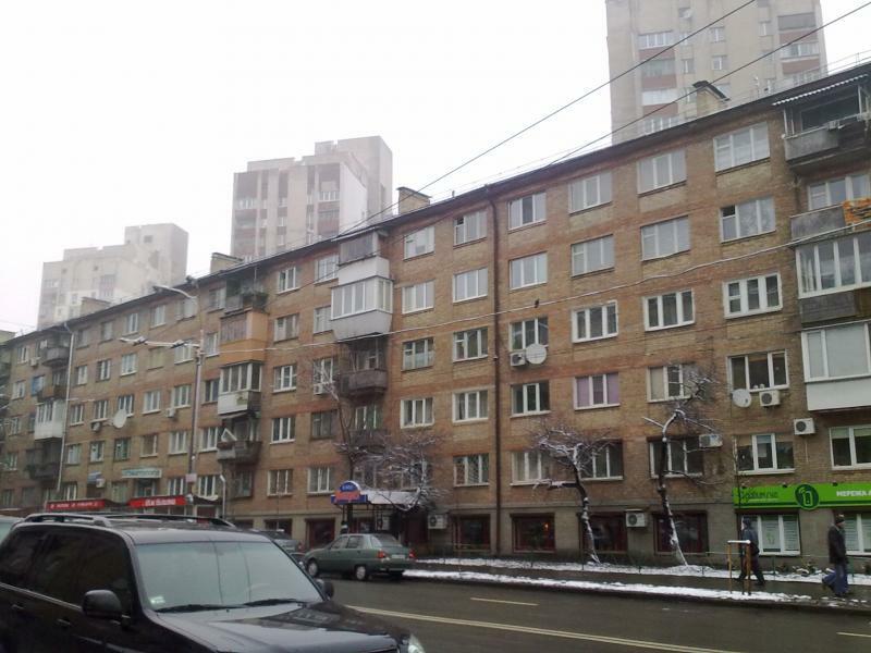 Київ, Білоруська вул., 10/18