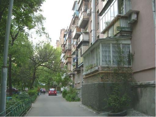 Київ, Білоруська вул., 15А