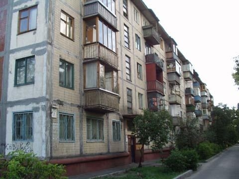 Київ, Березнева вул., 7