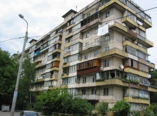 Київ, Автозаводська вул., 25