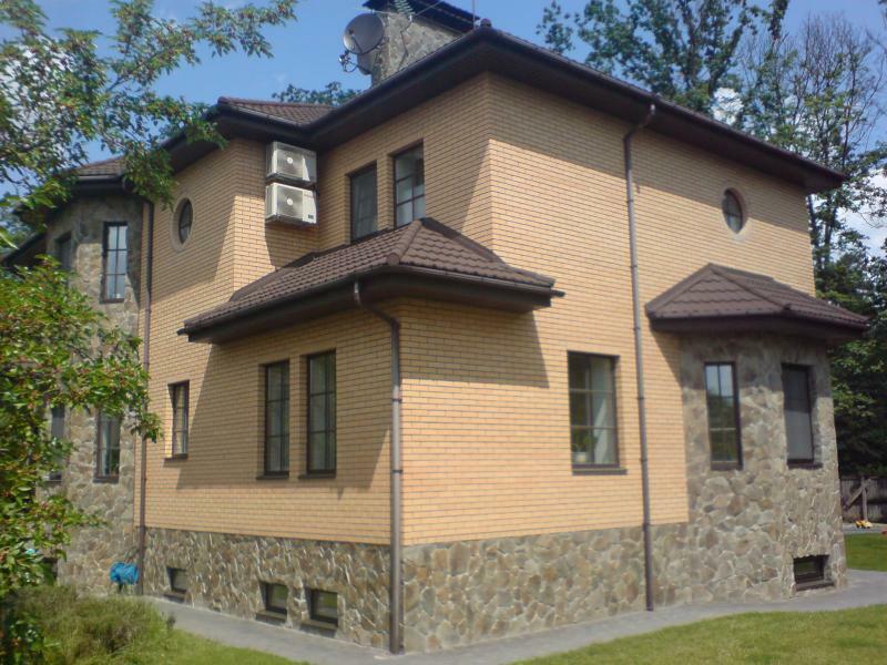 Киев, Лесозащитная ул., 1